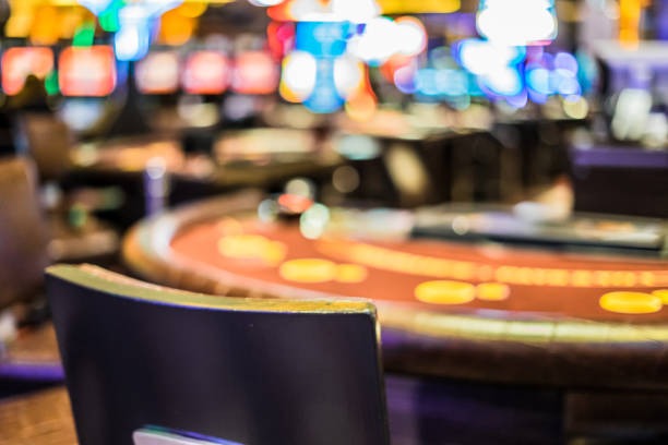 yestoto mobile app showing live blackjack dealer and betting interface